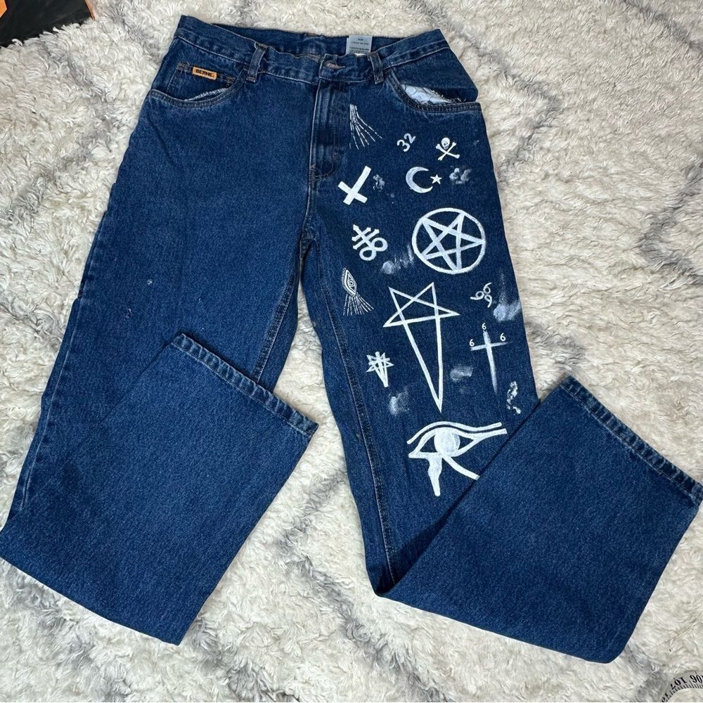 Relaxed Fit Blue Jeans with Classic Style